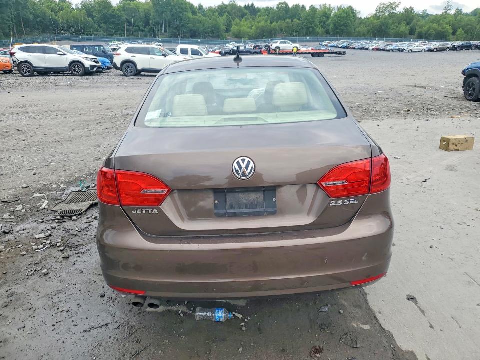 60586286 :رقم المزاد ، 3VWGZ7AJ6BM373531 vin ، 2011 Volkswagen Jetta مزاد بيع