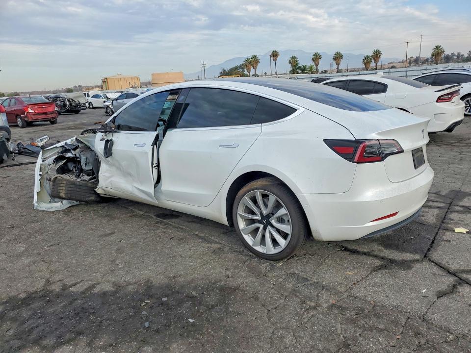 2020 Tesla Model 3 მანქანა იყიდება აუქციონზე, vin: 5YJ3E1EB6LF742763, აუქციონის ნომერი: 61829156