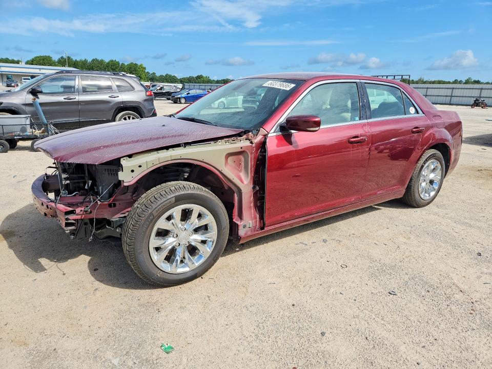 60379686 :رقم المزاد ، 2C3CCAAG7FH882427 vin ، 2015 Chrysler 300 مزاد بيع