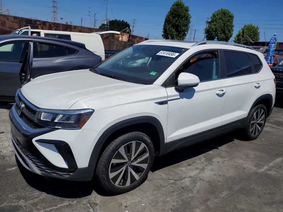 61410496 :رقم المزاد ، 3VVLX7B24NM058408 vin ، 2022 Volkswagen Taos مزاد بيع