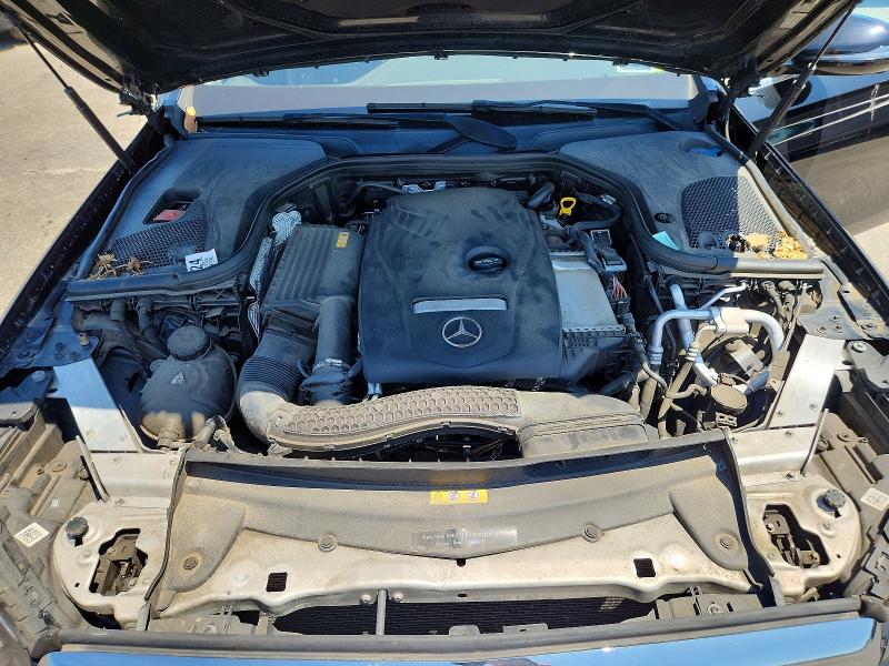 61908126 :رقم المزاد ، WDDZF4KB4JA360255 vin ، 2018 Mercedes-benz E مزاد بيع