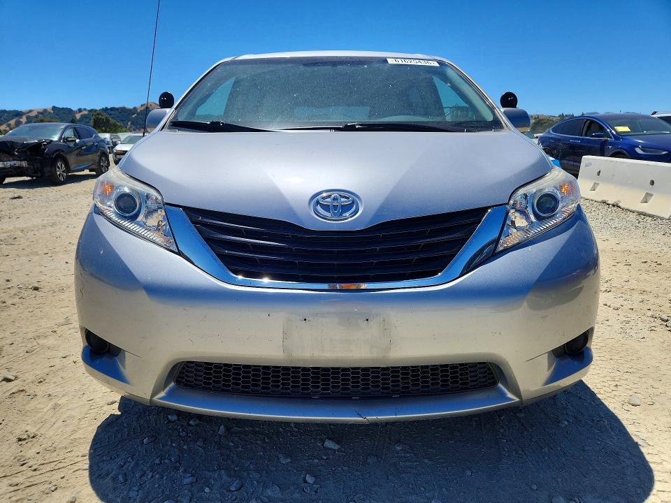 Продажа на аукционе авто 2012 Toyota Sienna, vin: 5TDKK3DC1CS204770, номер лота: 61625436