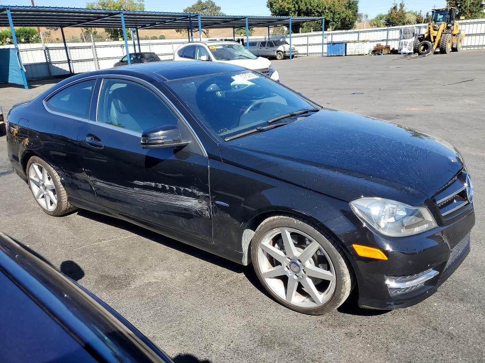Продажа на аукционе авто 2012 Mercedes-benz C, vin: WDDGJ5HB9CF775502, номер лота: 63180986