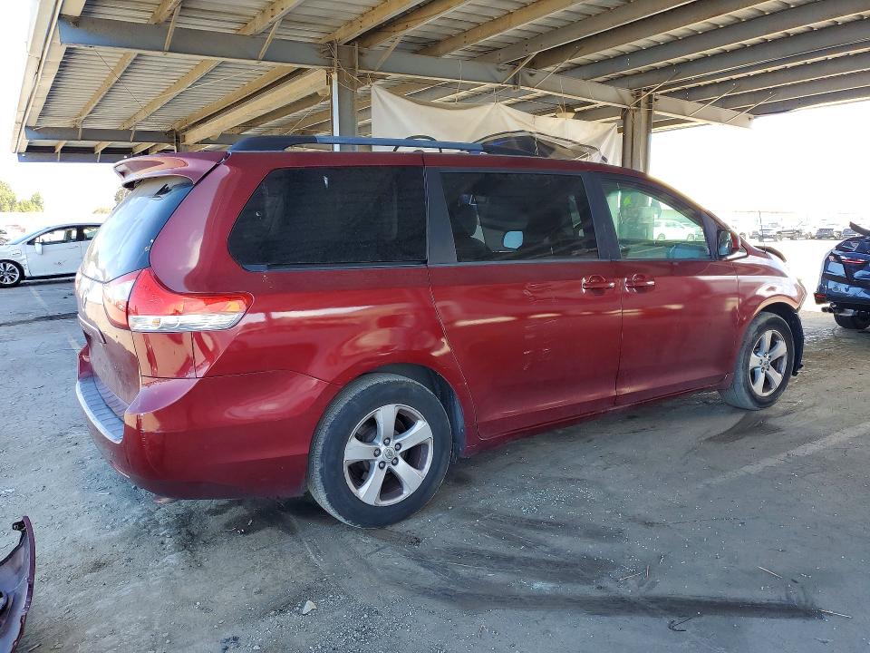 61549146 :رقم المزاد ، 5TDKK3DC3ES526684 vin ، 2014 Toyota Sienna مزاد بيع