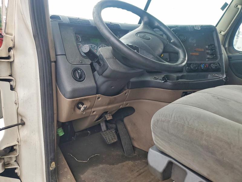 Продажа на аукционе авто 2020 Freightliner Cascadia 125, vin: 3AKJGLDR2LDLU5593, номер лота: 60582616