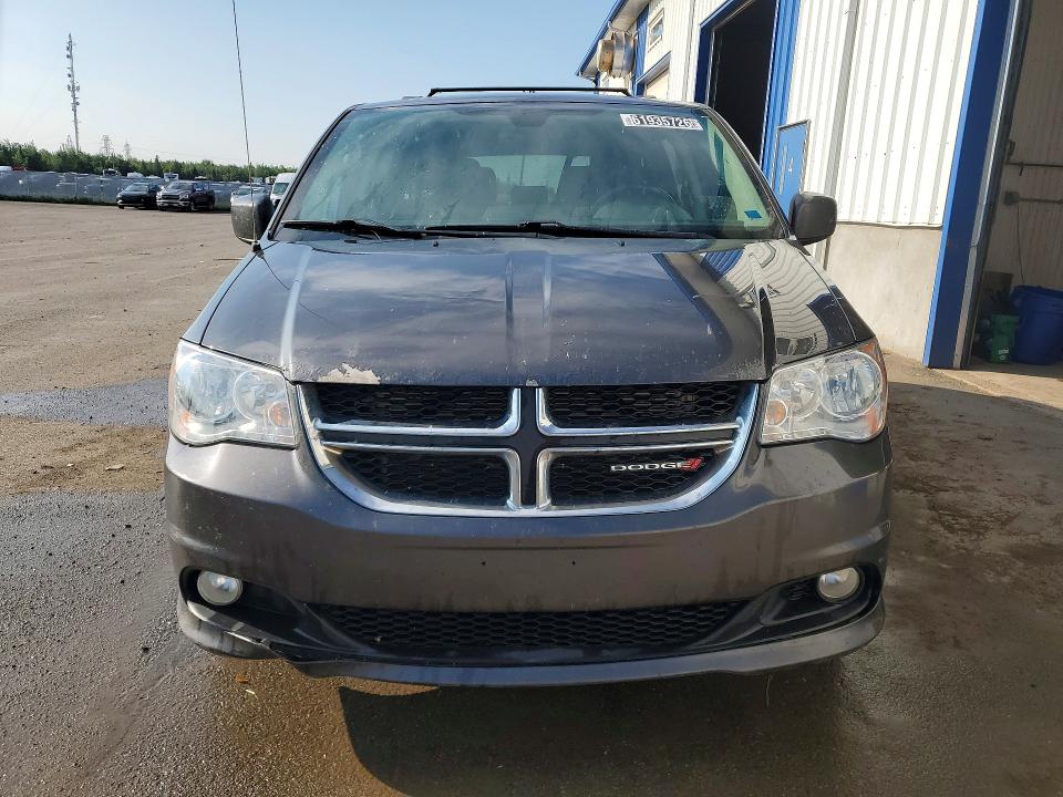 61935726 :رقم المزاد ، 2C4RDGDG1JR323685 vin ، 2018 Dodge Grand Caravan مزاد بيع