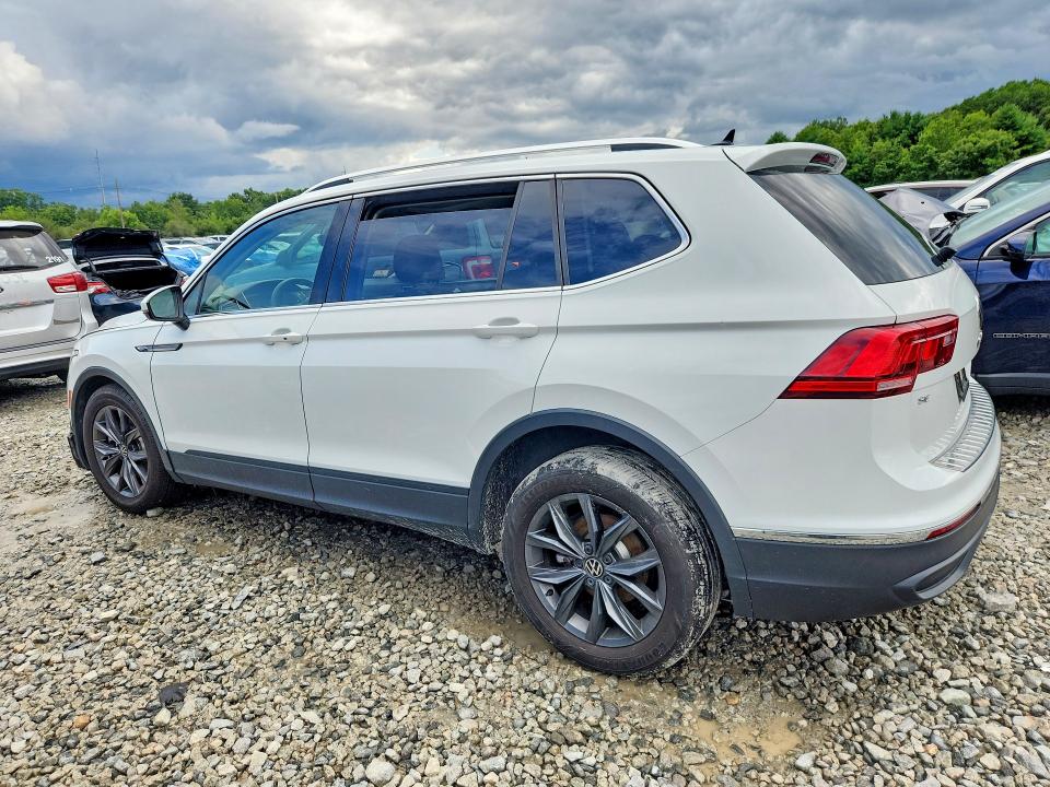 Продажа на аукционе авто 2022 Volkswagen Tiguan, vin: 3VV2B7AX2NM112859, номер лота: 62594096