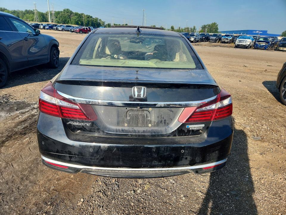 60176556 :رقم المزاد ، JHMCR6F72HC023847 vin ، 2017 Honda Accord مزاد بيع