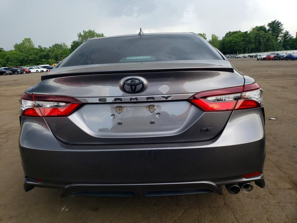 62588586 :رقم المزاد ، 4T1T11AK1MU530018 vin ، 2021 Toyota Camry مزاد بيع