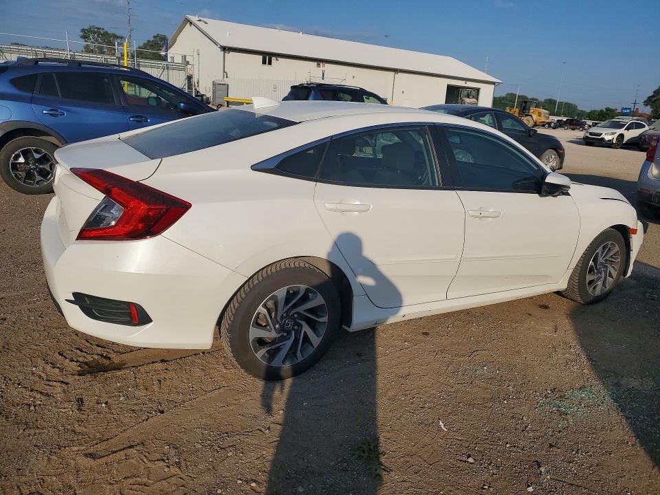 60951326 :رقم المزاد ، 19XFC2F71JE037939 vin ، 2018 Honda Civic مزاد بيع
