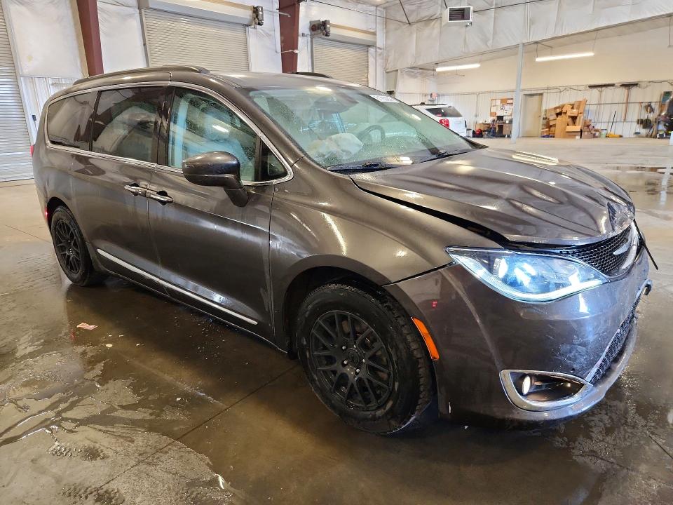 Auction sale of the 2017 Chrysler Pacifica, vin: 2C4RC1BG5HR571614, lot number: 61750286