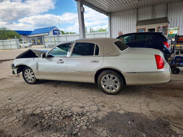 Продажа на аукционе авто 2004 Lincoln Town Car, vin: 1LNHM83W24Y665958, номер лота: 63156316