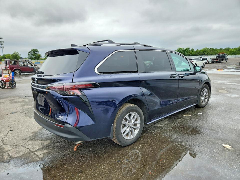 Продаж на аукціоні авто 2023 Toyota Sienna, vin: 5TDJSKFC9PS104196, номер лоту: 63230256
