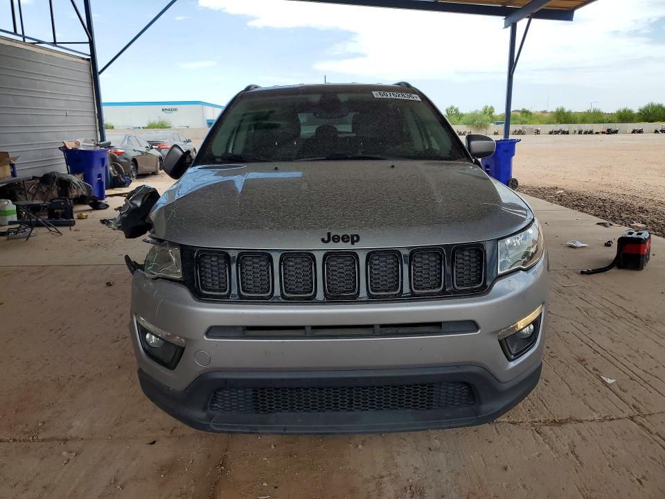 60762836 :رقم المزاد ، 3C4NJCBBXJT499994 vin ، 2018 Jeep Compass مزاد بيع