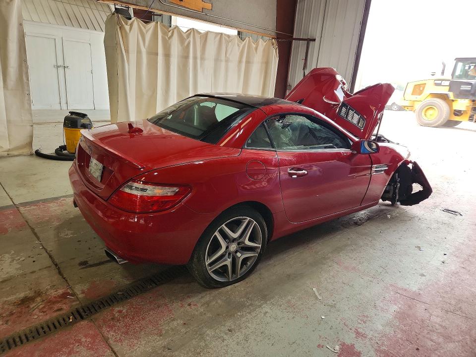 61105796 :رقم المزاد ، WDDPK4HA7FF109760 vin ، 2015 Mercedes-benz Slk مزاد بيع