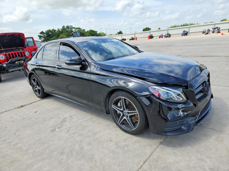 61228216 :رقم المزاد ، WDDZF4JB5JA359035 vin ، 2018 Mercedes-benz E مزاد بيع