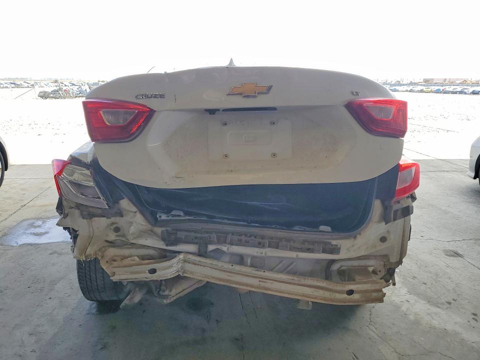 60595316 :رقم المزاد ، 1G1BE5SM6K7115387 vin ، 2019 Chevrolet Cruze مزاد بيع