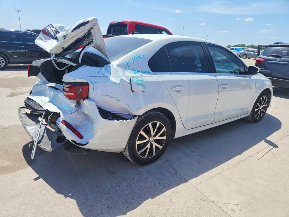 61283486 :رقم المزاد ، 3VWDB7AJ1JM231867 vin ، 2018 Volkswagen Jetta مزاد بيع