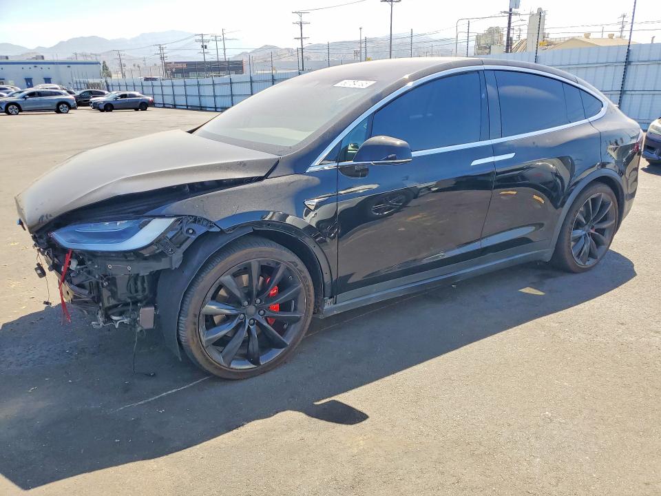 60764196 :رقم المزاد ، 5YJXCDE47LF304537 vin ، 2020 Tesla Model X مزاد بيع