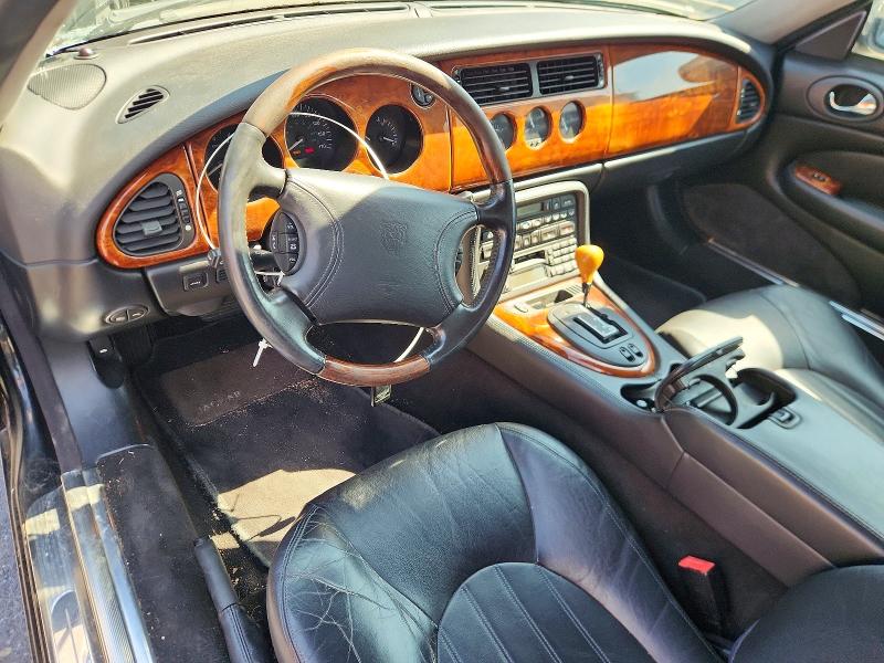 61687306 :رقم المزاد ، SAJGX204XXC041884 vin ، 1999 Jaguar Xk8 مزاد بيع