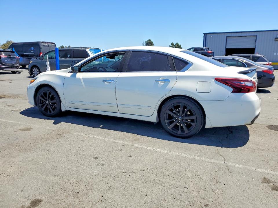 2017 Nissan Altima მანქანა იყიდება აუქციონზე, vin: 1N4AL3AP3HC175206, აუქციონის ნომერი: 63029576