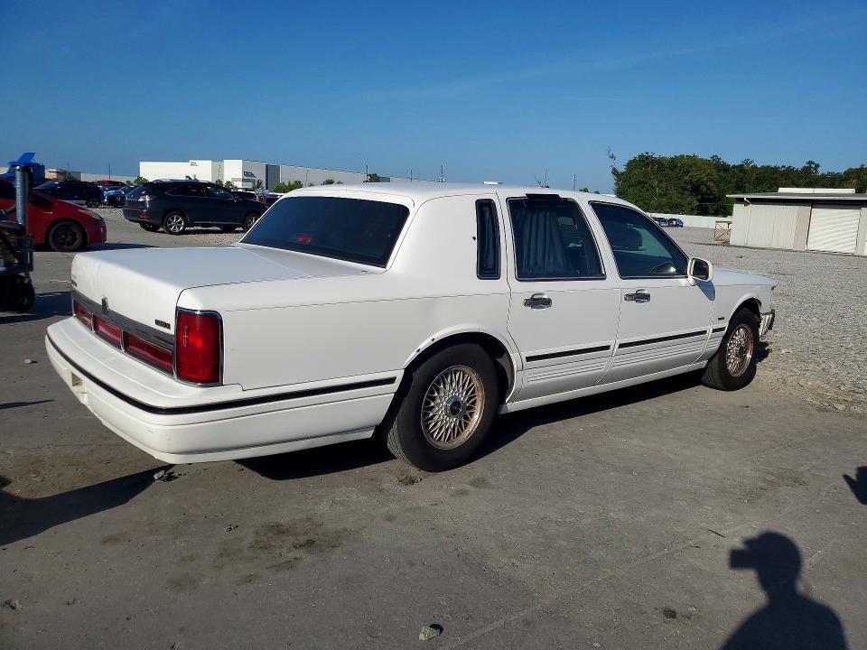 62426966 :رقم المزاد ، 1LNLM82WXSY725431 vin ، 1995 Lincoln Town Car مزاد بيع