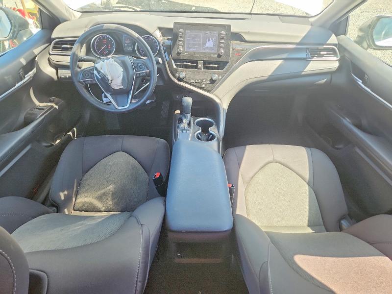 61173556 :رقم المزاد ، 4T1C11AK5NU669991 vin ، 2022 Toyota Camry مزاد بيع