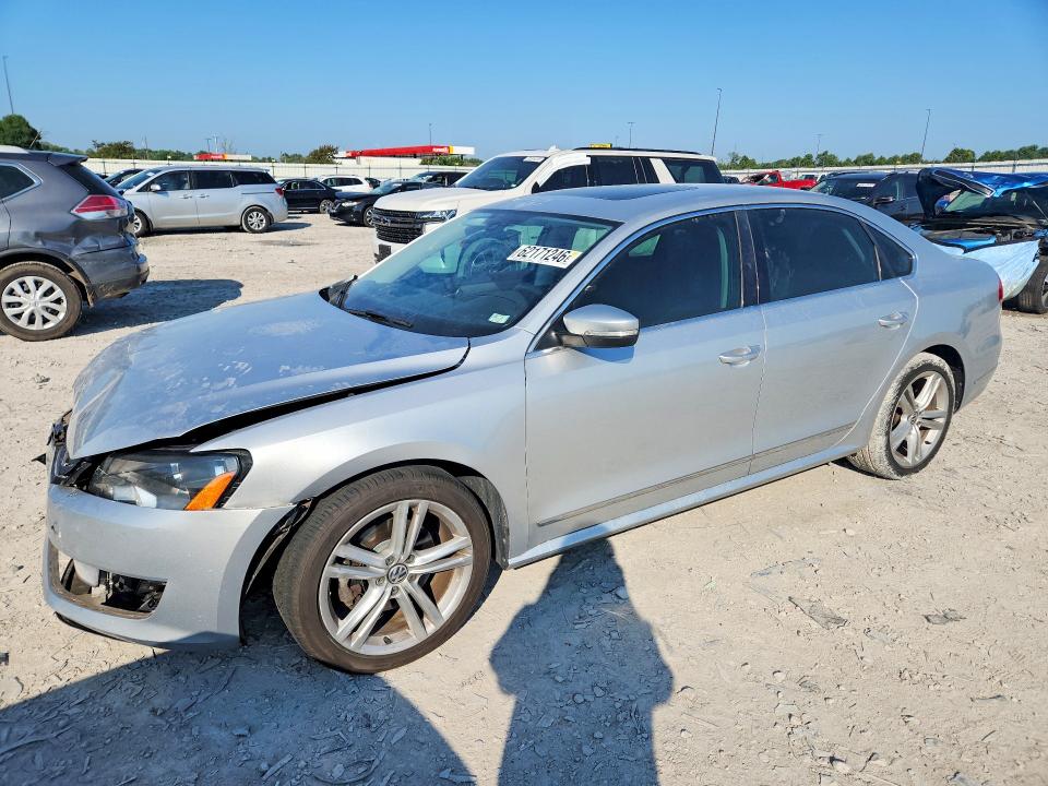 62171246 :رقم المزاد ، 1VWBT7A3XFC039619 vin ، 2015 Volkswagen Passat مزاد بيع