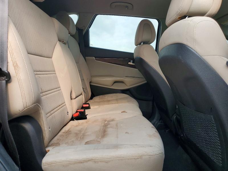 62269396 :رقم المزاد ، 5XYPGDA5XGG038741 vin ، 2016 Kia Sorento مزاد بيع