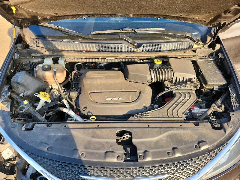 58603206 :رقم المزاد ، 2C4RC1BG4HR821196 vin ، 2017 Chrysler Pacifica مزاد بيع