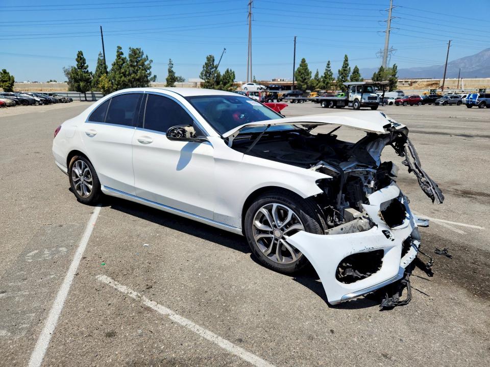 61941866 :رقم المزاد ، 55SWF4JB1GU146367 vin ، 2016 Mercedes-benz C مزاد بيع