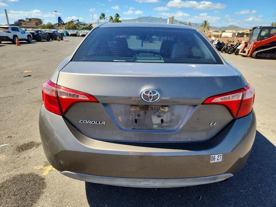 60892866 :رقم المزاد ، 5YFBURHE7JP771645 vin ، 2018 Toyota Corolla مزاد بيع