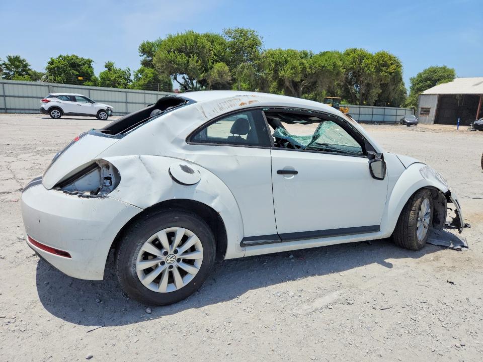 61821726 :رقم المزاد ، 3VWF17AT8HM628189 vin ، 2017 Volkswagen Beetle مزاد بيع