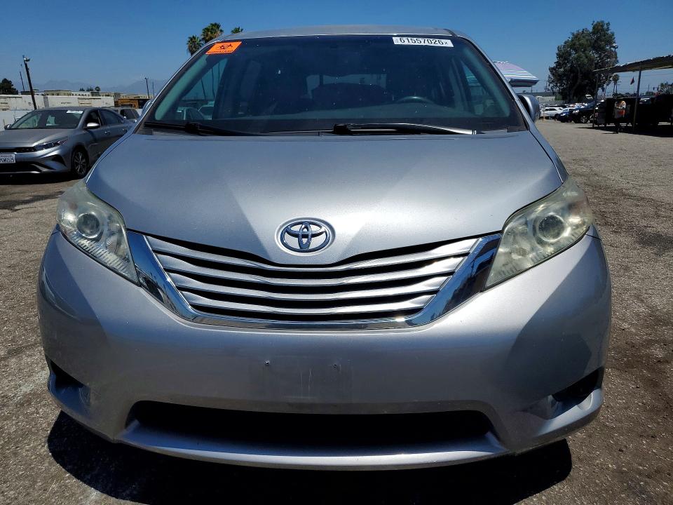 2017 Toyota Sienna მანქანა იყიდება აუქციონზე, vin: 5TDKZ3DC4HS836245, აუქციონის ნომერი: 61557026