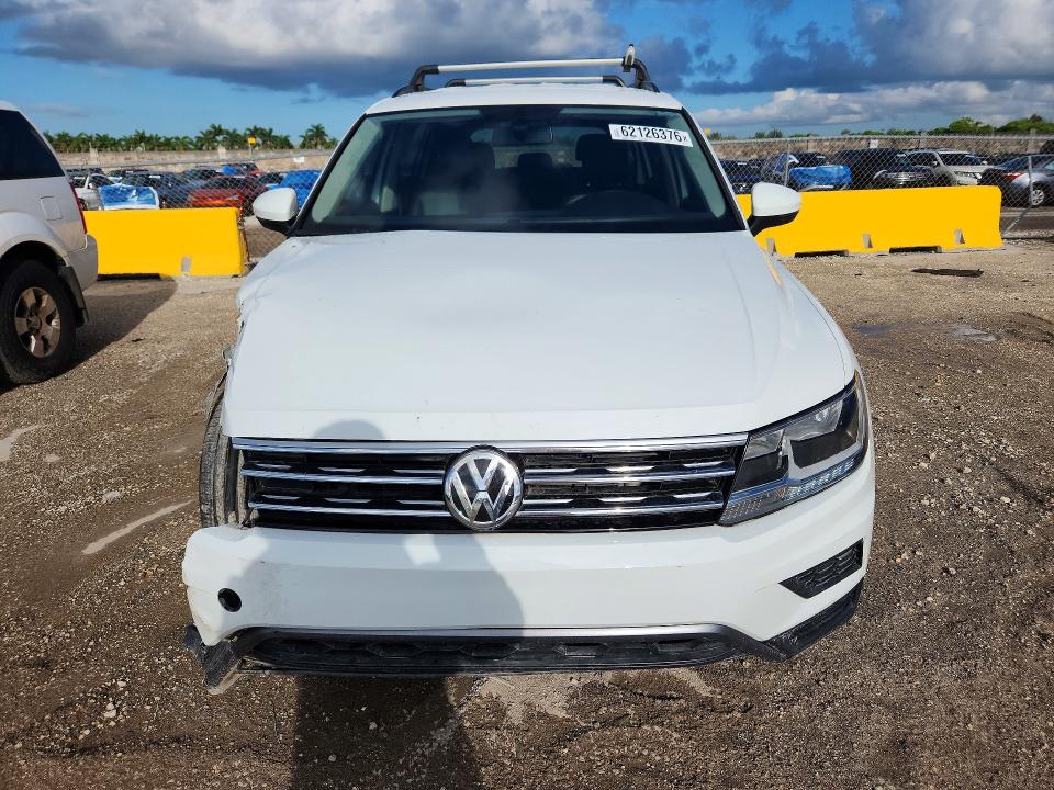 62126376 :رقم المزاد ، 3VV3B7AXXJM171818 vin ، 2018 Volkswagen Tiguan مزاد بيع