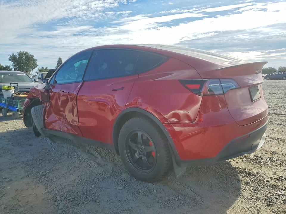 61781496 :رقم المزاد ، 7SAYGDEF4NF336622 vin ، 2022 Tesla Model Y مزاد بيع