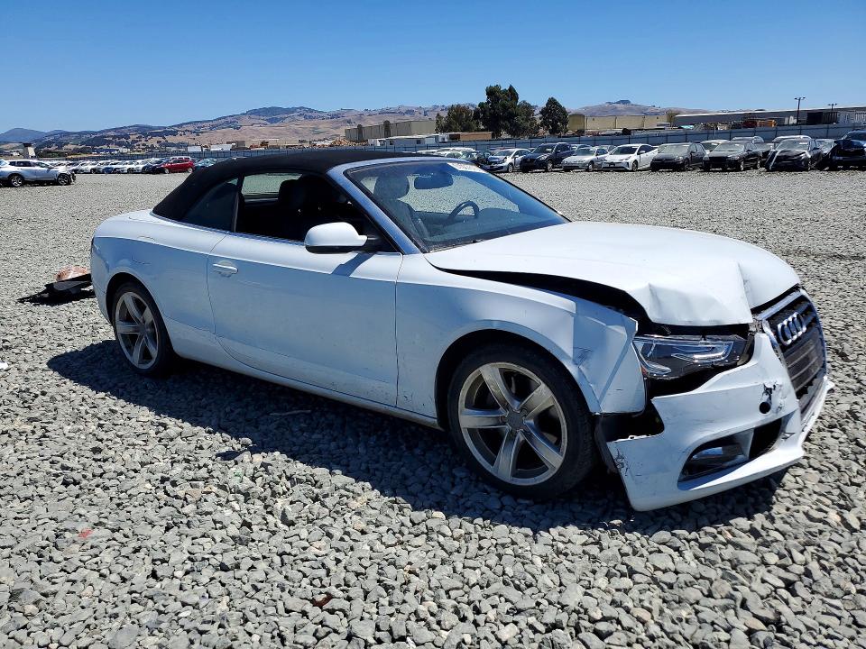 61937616 :رقم المزاد ، WAUCFAFH2FN012013 vin ، 2015 Audi A5 مزاد بيع