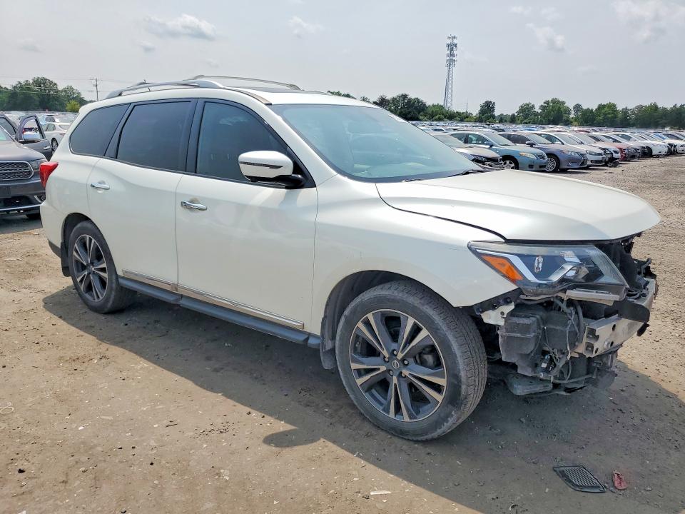 61447306 :رقم المزاد ، 5N1DR2MM8HC692952 vin ، 2017 Nissan Pathfinder مزاد بيع