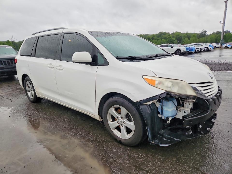 2015 Toyota Sienna მანქანა იყიდება აუქციონზე, vin: 5TDKK3DC4FS571943, აუქციონის ნომერი: 61899216