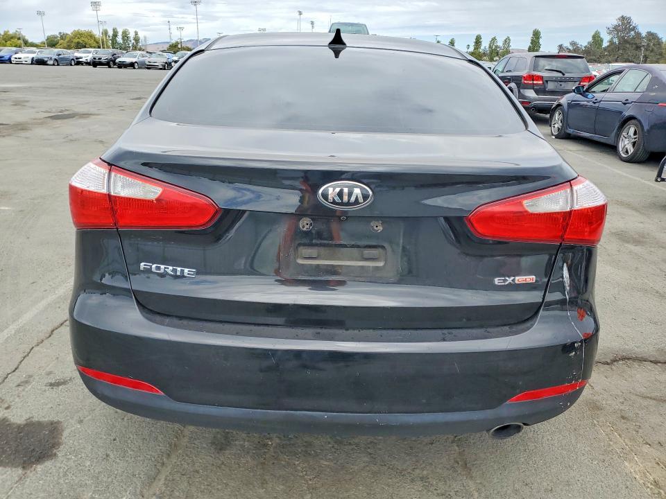61933866 :رقم المزاد ، KNAFZ4A89F5338436 vin ، 2015 Kia Forte مزاد بيع