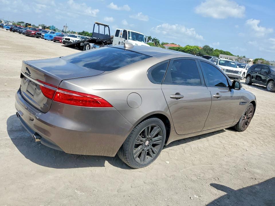 Продажа на аукционе авто 2017 Jaguar Xf, vin: SAJBD4BV0HCY32964, номер лота: 61854396