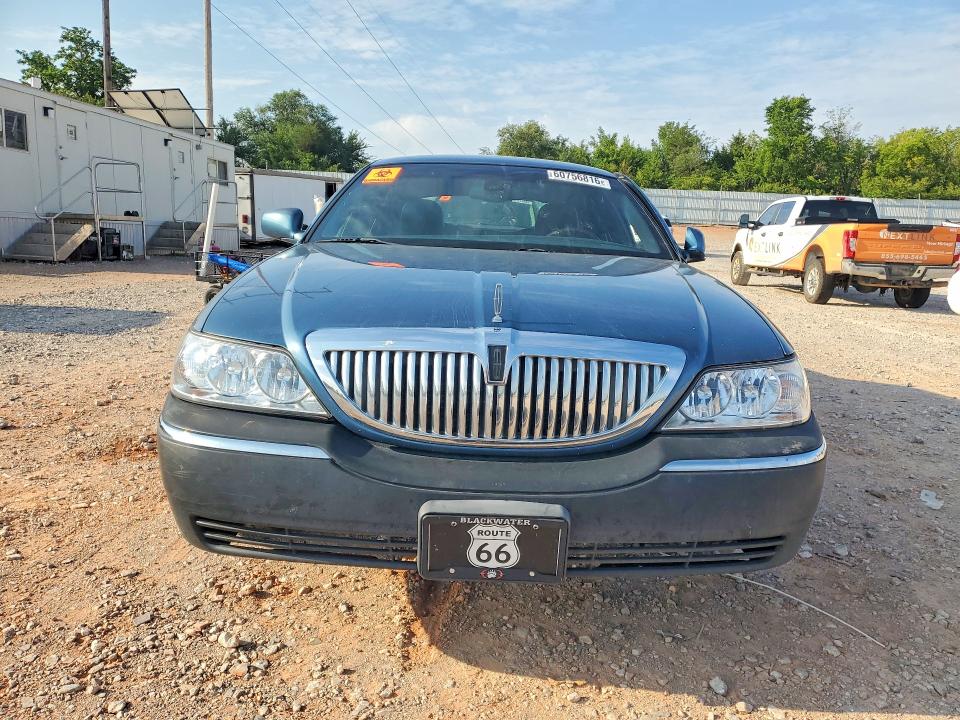 Продажа на аукционе авто 2003 Lincoln Town Car, vin: 1LNHM82W93Y627658, номер лота: 60756816