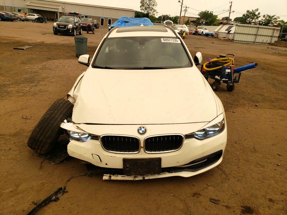 2017 Bmw 330 მანქანა იყიდება აუქციონზე, vin: WBA8K3C55HK678696, აუქციონის ნომერი: 60931336