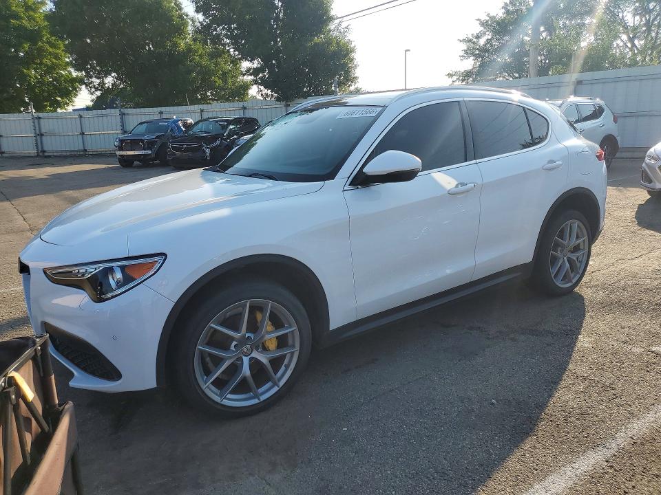 Продаж на аукціоні авто 2018 Alfa Romeo Stelvio, vin: ZASFAKBN2J7B99712, номер лоту: 60611566