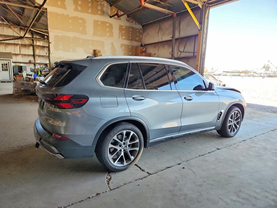 60631906 :رقم المزاد ، 5UX23EU08R9T29222 vin ، 2024 Bmw X5 مزاد بيع