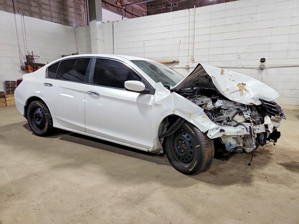 61724566 :رقم المزاد ، 1HGCR2F56FA131682 vin ، 2015 Honda Accord مزاد بيع