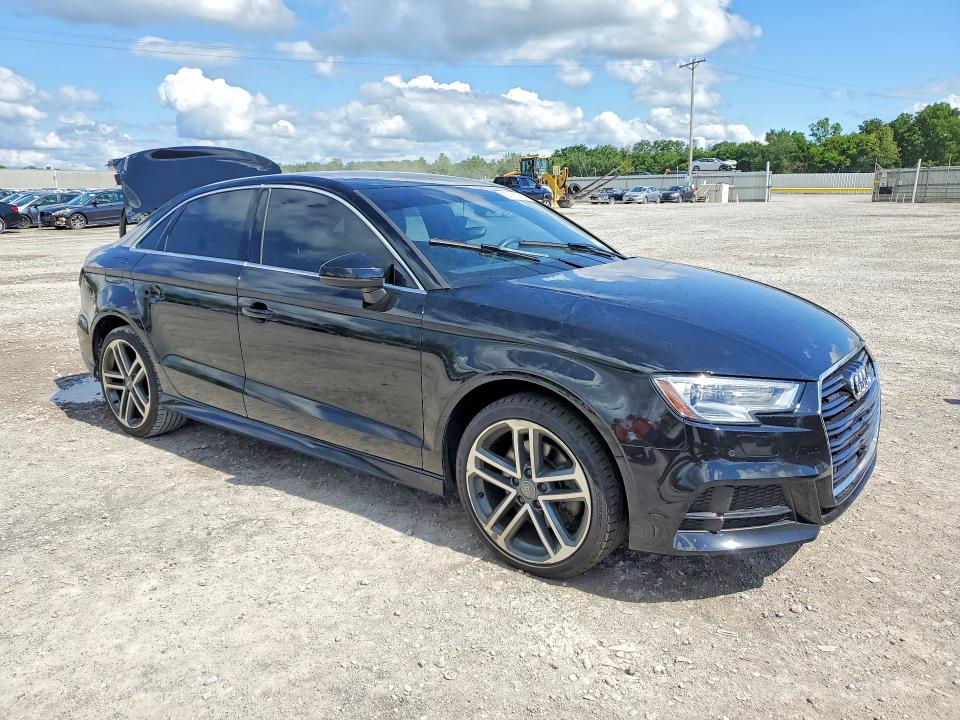 Продаж на аукціоні авто 2018 Audi A3, vin: WAUJ8GFF1J1035138, номер лоту: 60062966