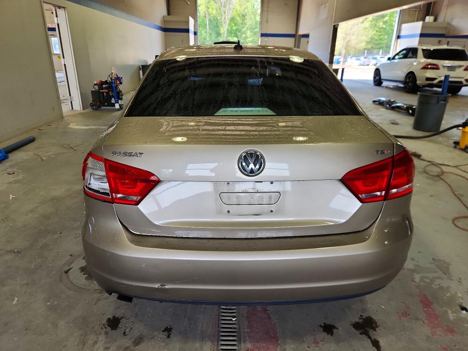 60514696 :رقم المزاد ، 1VWAT7A3XFC086502 vin ، 2015 Volkswagen Passat مزاد بيع