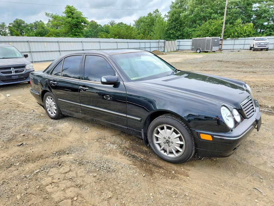 61800516 :رقم المزاد ، WDBJF82J41X052469 vin ، 2001 Mercedes-benz E مزاد بيع