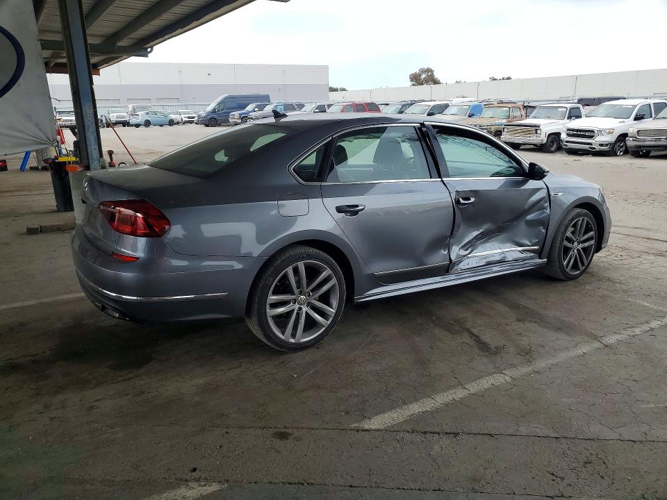 61085376 :رقم المزاد ، 1VWDT7A38HC036102 vin ، 2017 Volkswagen Passat مزاد بيع